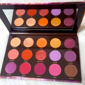 Hipdot Zion Pressed Pigment Palette eyeshadows